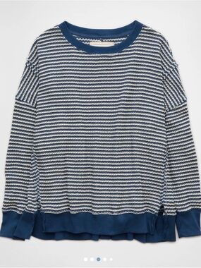 SUMMER AE BIG HUG BLUE AND WHITE STRIPPED SWEATSHIRT IN SMALL